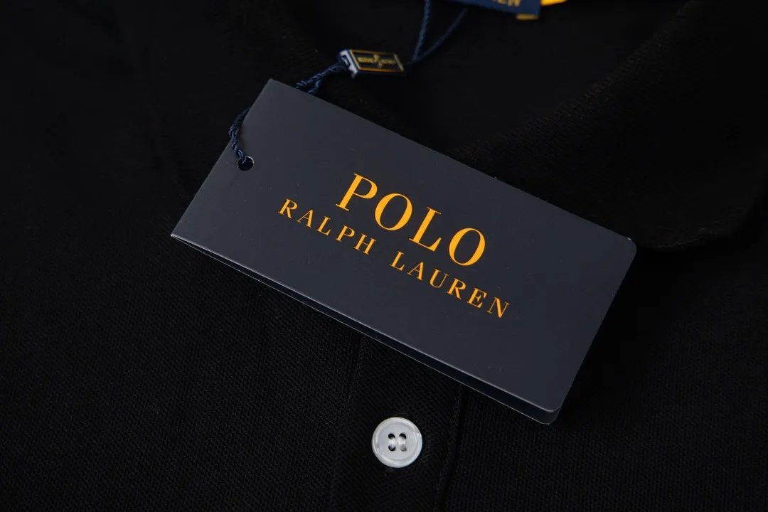 P150 Model No. Y779 Ralph Lauren/Ralph Lauren Basic pony embroidered logo short sleeves Three needles and five threads Men's and women's piqué cotton fabric Easier to wear, more comfortable and less bulky than ordinary fabrics Customized thread weaving and dyeing Classic pony embroidery Logo Cross stitching details on the neckline Three needles and five threads all over The whole body is made of three needles and five threads Complete accessories make it a trendy style Easy to control and match at will Full of design, a simple must-have! Color: Black White Navy Gray Size: S-XL